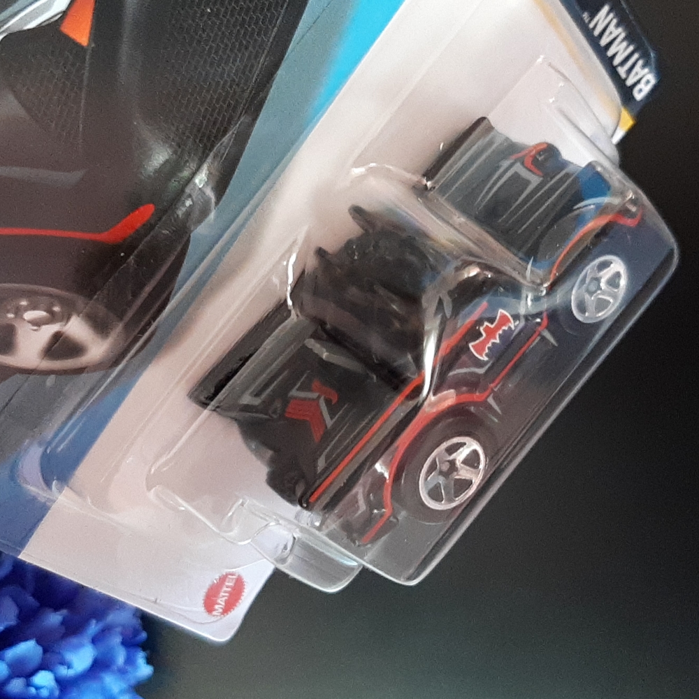 2022 Hot Wheels Batmobile Batman Collection Diecast Car Classic TV Series - Picture 3 of 10